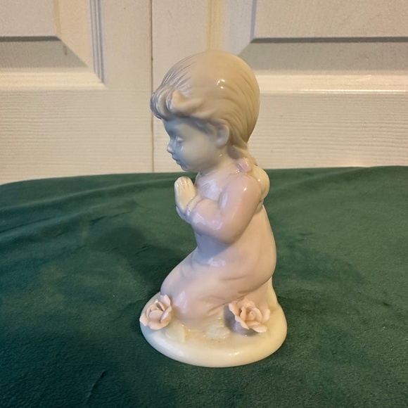Praying child, porcelain figurine. - Picture 4 of 5